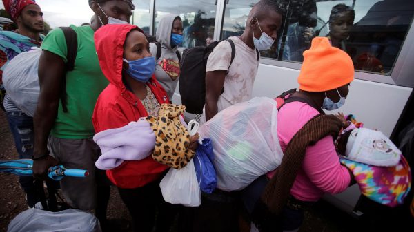 Judge overturns Trump border rule requiring immigrants to first claim asylum in another country