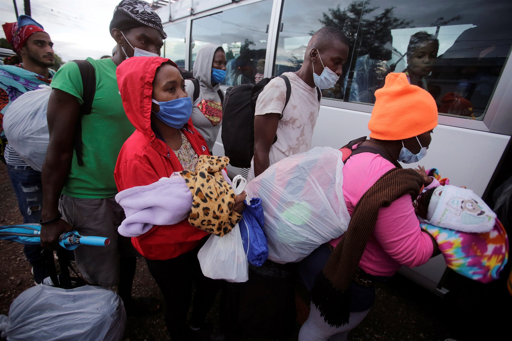 Judge overturns Trump border rule requiring immigrants to first claim asylum in another country