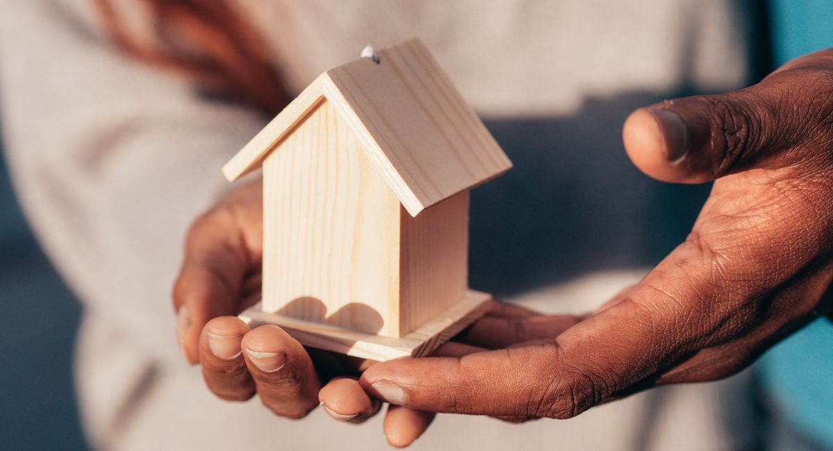 Homeowners' Insurance Crisis and Climate Risks: Expert Solutions and Legislative Initiatives